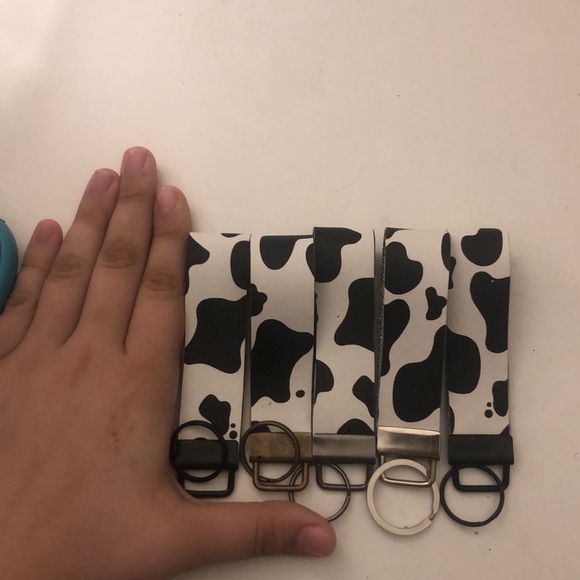 Cow print Keychains - Picture 2 of 7